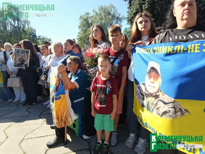«Ми чекаємо на вас»: у Кременчуці з'явилася Алея Надії для військовополонених і зниклих безвісти