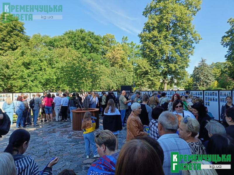 «Ми чекаємо на вас»: у Кременчуці з'явилася Алея Надії для військовополонених і зниклих безвісти