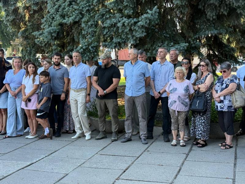 До Дня Української Державності у Кременчуці біля мерії згадали князів, козаків та сучасних захисників України