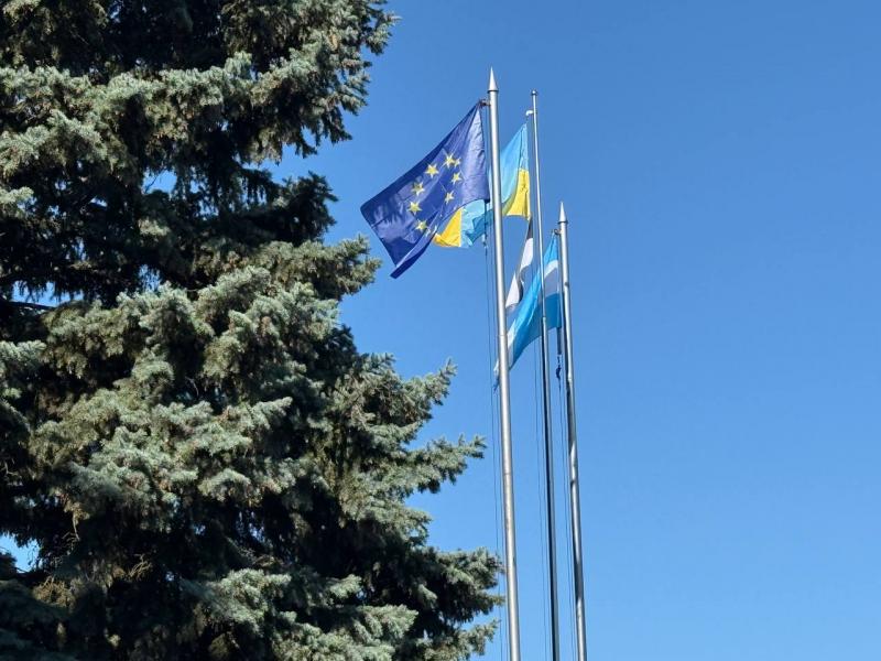 До Дня Української Державності у Кременчуці біля мерії згадали князів, козаків та сучасних захисників України