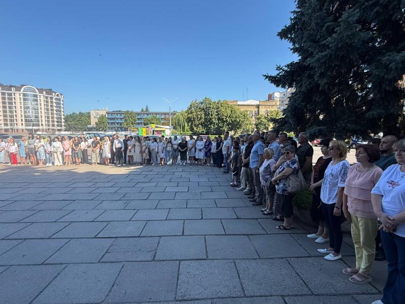 До Дня Української Державності у Кременчуці біля мерії згадали князів, козаків та сучасних захисників України