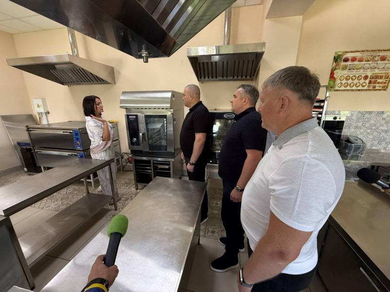 Дяківнич відвідав кулінарний хаб у Кременчуці — громадам радять підвищувати зарплати кухарям