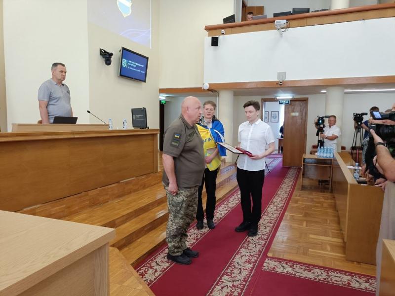 У Кременчуці родині полеглого прикордонника Владислава Палагути вручили державну нагороду