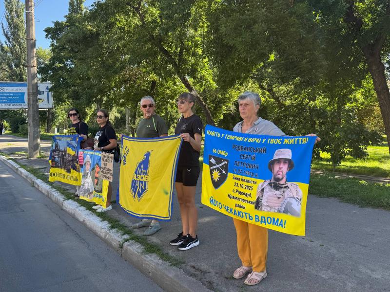 «Ми робимо все, щоб тема полонених була на слуху»: у Кременчуці пройшла акція-нагадування про військовополонених і зниклих безвісти