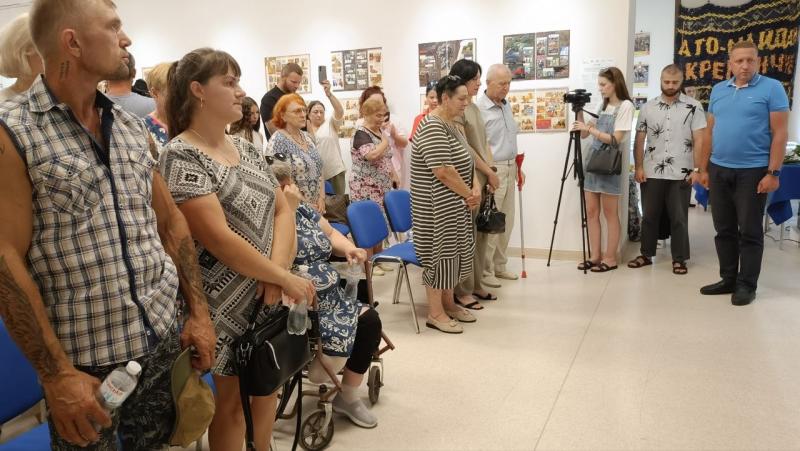 «Герої не вмирають, поки їх пам'ятають»: у Кременчуці родинам полеглих воїнів вручили почесні відзнаки «Захисник України — Герой Кременчука»