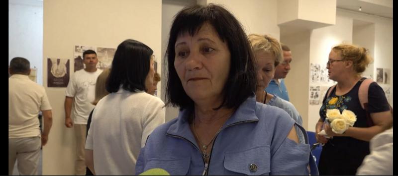 «Герої не вмирають, поки їх пам'ятають»: у Кременчуці родинам полеглих воїнів вручили почесні відзнаки «Захисник України — Герой Кременчука»