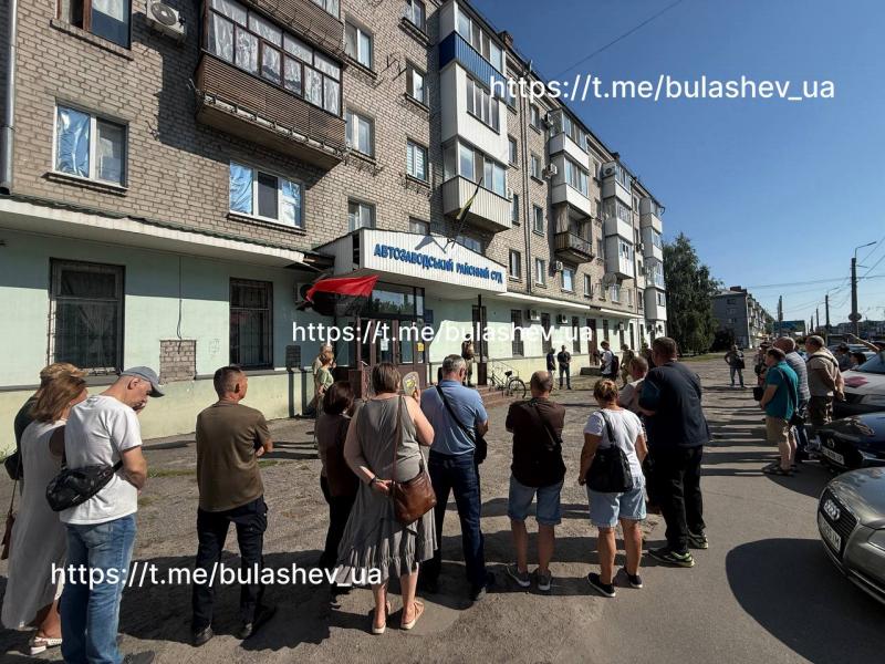 У Кременчуці ветерани та побратими зібралися біля суду на підтримку «Акбара»: що вирішив суд
