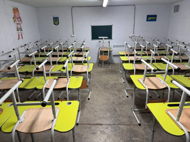 400 учнів, класи, медкабінет і аварійний лаз: депутати оглянули укриття ліцею №11