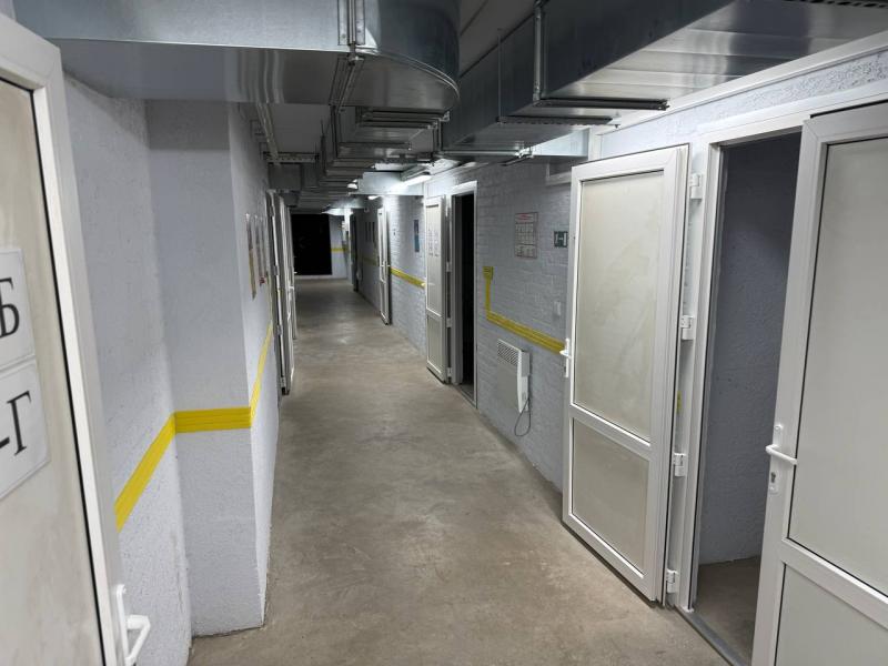 400 учнів, класи, медкабінет і аварійний лаз: депутати оглянули укриття ліцею №11