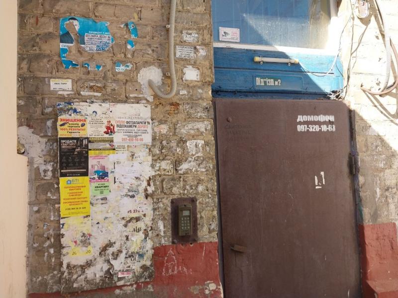 Оголошення сусідів Усанової зникло з під’їзду: невже чиновниця відреагує?