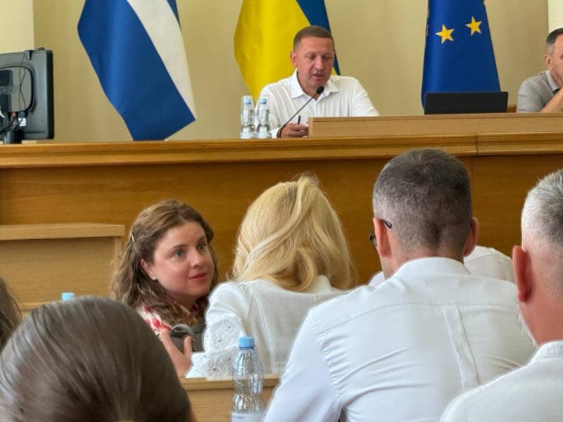 Кава, обійми, телефони та позіхання: що залишилося за кадром сесії Кременчуцької міськради