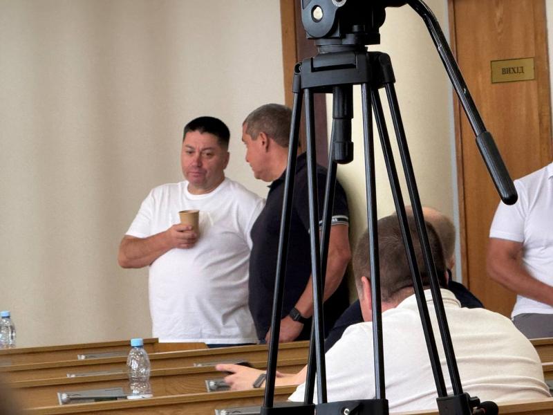 Кава, обійми, телефони та позіхання: що залишилося за кадром сесії Кременчуцької міськради