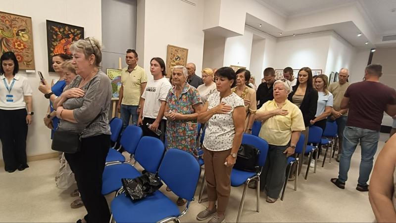 Пам’ять, яку не можна втратити: у Кременчуці родинам полеглих воїнів вручили нагороди «Захисник України — Герой Кременчука»