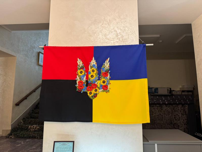 Від значків із історією Кременчука до прапорів, вишитих пам’яттю: у Краєзнавчому музеї відкрили виставки до Дня Незалежності