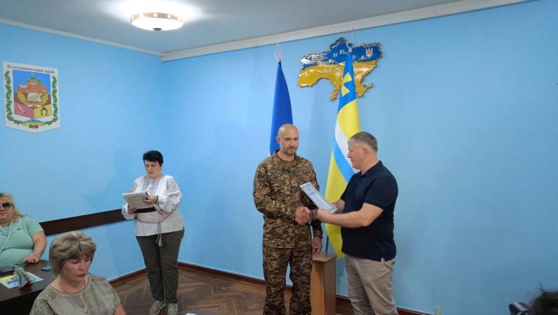 У Кременчуцькій РВА напередодні Дня Незалежності нагородили військових, рятувальників, держслужбовців та керівників підприємств