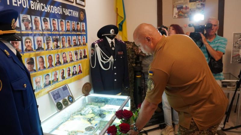 Пам’ять про тих, хто віддав життя за Україну: у Кременчуцькому музеї відкрили стелу військовій частині № 3059