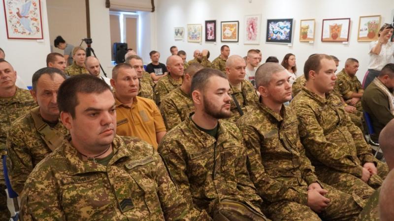Пам’ять про тих, хто віддав життя за Україну: у Кременчуцькому музеї відкрили стелу військовій частині № 3059
