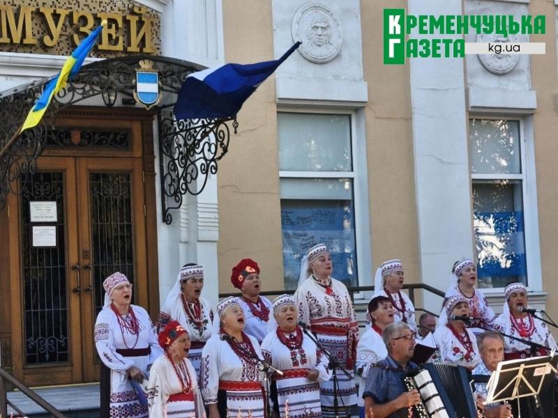 Жива історія під синьо-жовтими прапорами: у Кременчуці відбувся святковий фестиваль біля Краєзнавчого музею