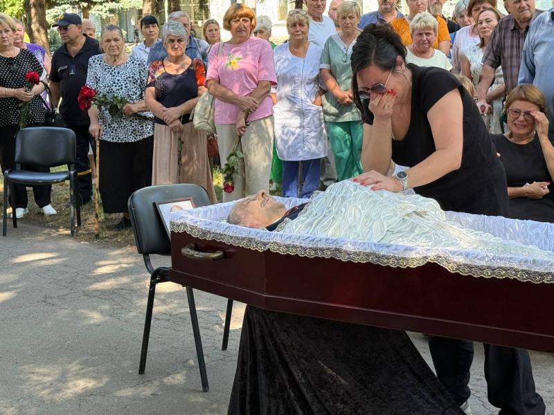 У Кременчуці попрощалися з лікарем, який понад 30 років очолював опікове відділення: місто втратило Захара Гольберта