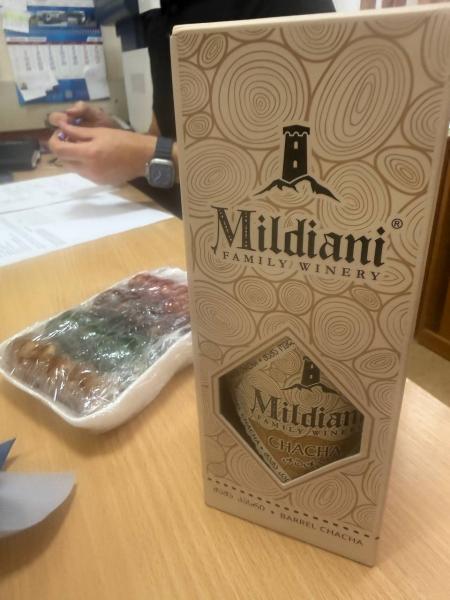 На прийом до віцемера Кременчука містяни приходили з квітами та подарунками: Москалик передасть їх колегам