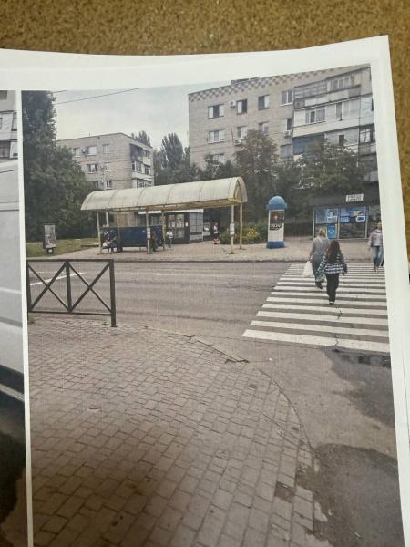 Мешканці двох будинків на Лесі Українки прийшли до Москалика зі скаргами на двір: просять «лежачих поліцейських», ремонт цоколя та новий майданчик