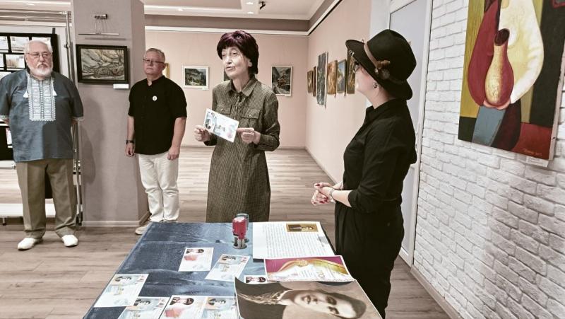 Від Карибської кризи до книг про українців: у Кременчуці погасили конверт до 90-річчя Броніслава Сьоміка