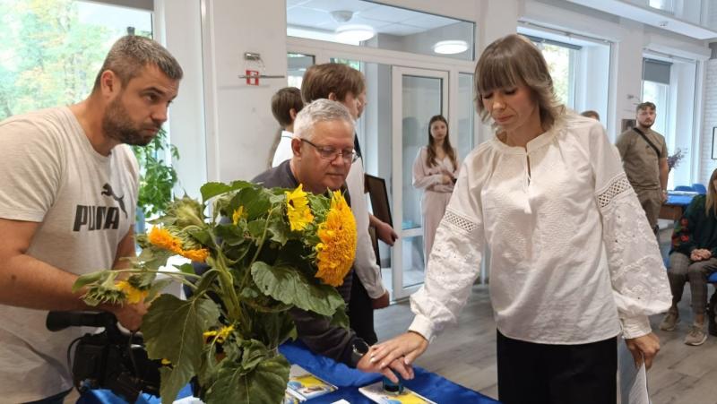 Десять імен, десять історій: у Кременчуці погасили конверти із зображеннями загиблих захисників — випускників ліцею №6