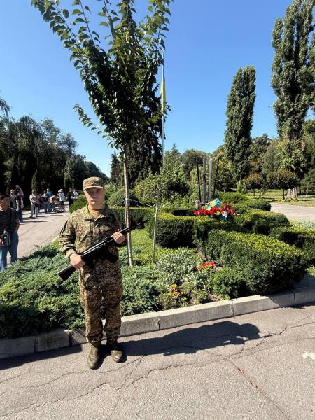 У Кременчуці вшанували полеглих Захисників: на Алеї пам’яті згадали Героїв поіменно