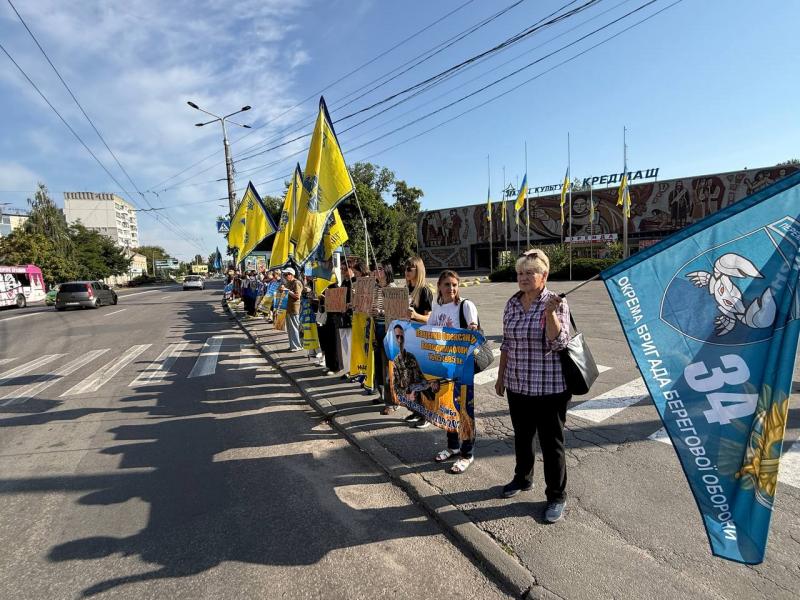 Нові «вироки» у росії та відсутність обмінів: родини полонених у Кременчуці б’ють на сполох