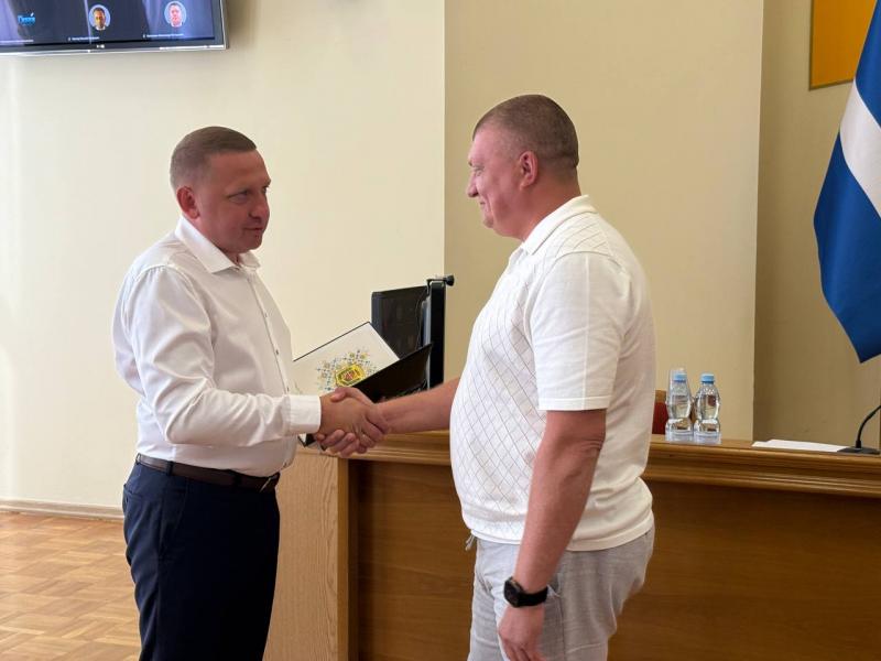 Від освітньої галузі до захисту України: кого нагородили на сесії Кременчуцької міської ради
