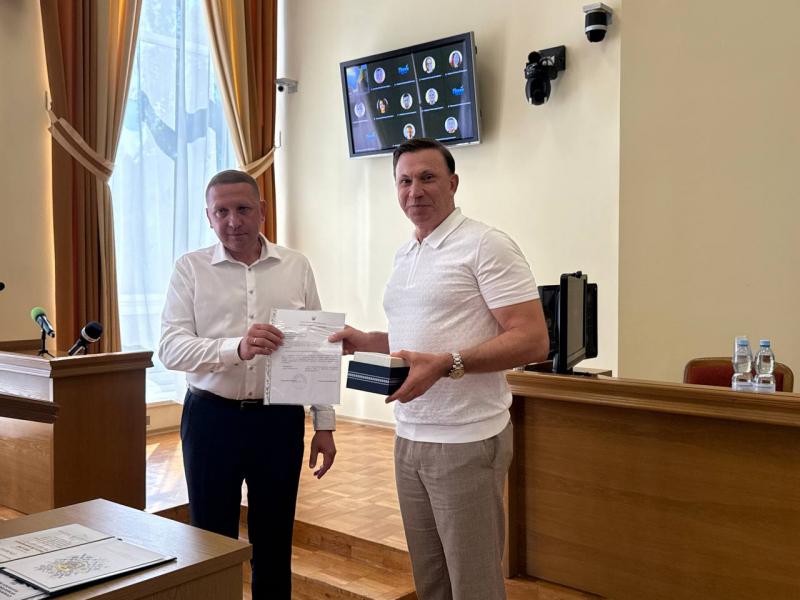 Від освітньої галузі до захисту України: кого нагородили на сесії Кременчуцької міської ради