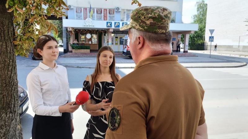 «Він загинув рік тому, виконуючи свій обов’язок»: у Кременчуці попрощалися із захисником Віктором Мітченком