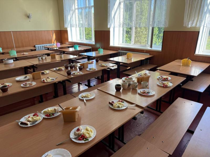 «У дитини 60 грамів, а в контрольній порції — 120»: Малецький перевірив харчування у школах Кременчука та знайшов чимало запитань