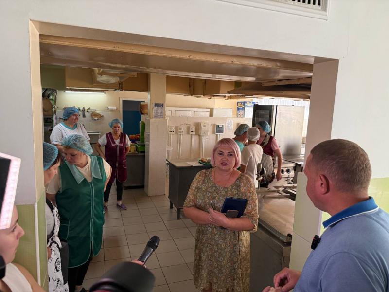 Від контрольних порцій до їжі в укриттях: як Малецький після обіду перевіряв харчування у великих школах Кременчука