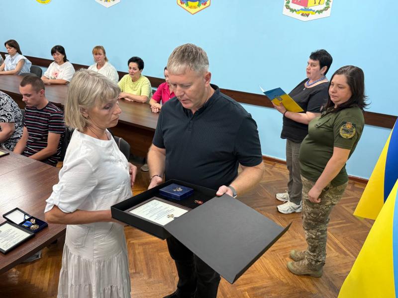 Родинам кременчуцьких Героїв передали посмертні нагороди від Президента та Головнокомандувача ЗСУ