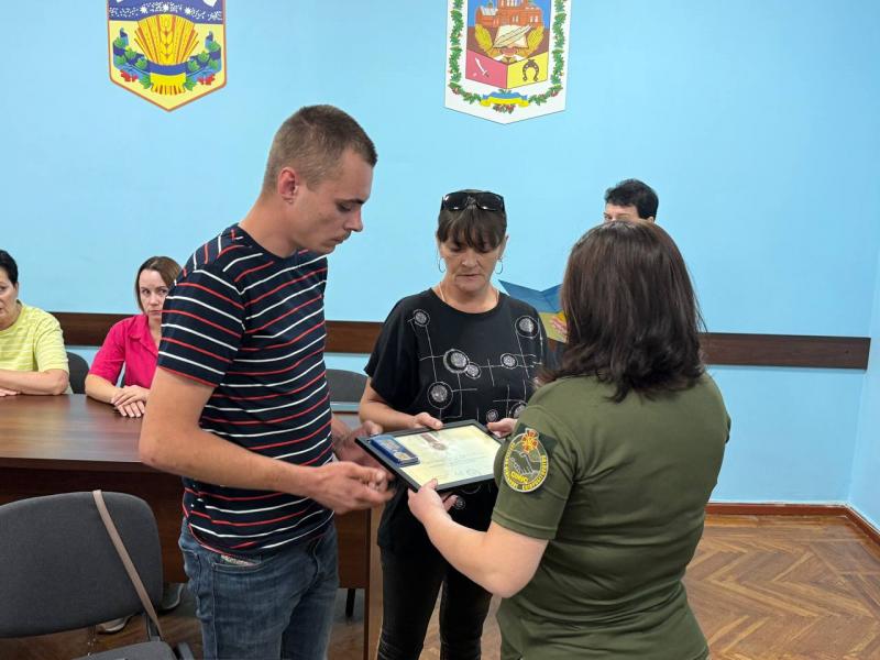 Родинам кременчуцьких Героїв передали посмертні нагороди від Президента та Головнокомандувача ЗСУ