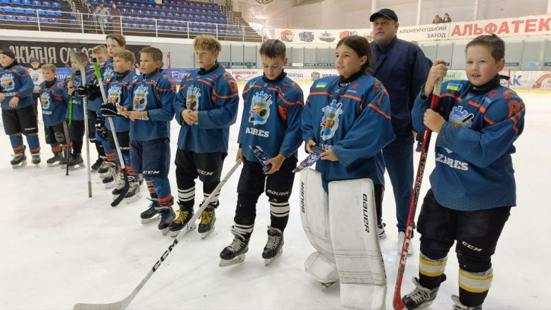 Дві команди з Кременчука на п'єдесталі: відбувся турнір Kremen Cup — традиційний дитячий хокейний турнір