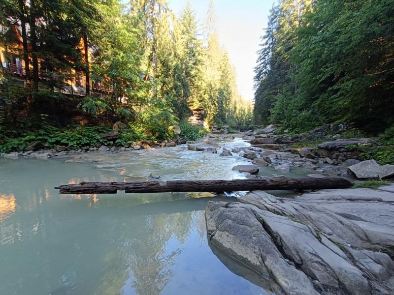 Карпатська пригода на один день: каньйон, водоспади, гойдалки та гуцульський колорит Микуличина