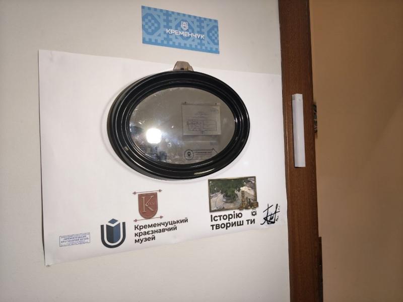 «Кожен може відчути себе директором»: у Кременчуцькому краєзнавчому музеї портрети керівників розмістили у коридорі