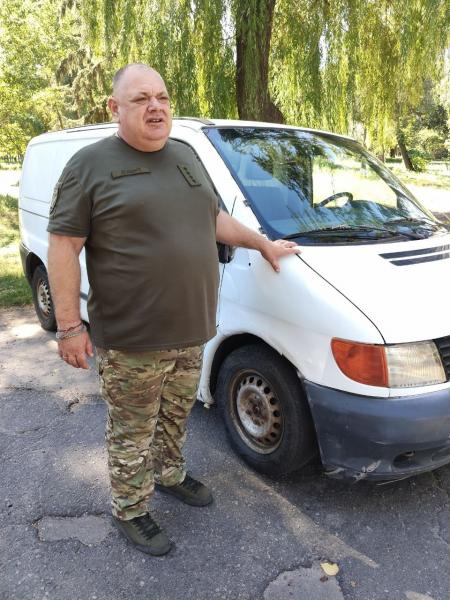 «Наше завдання — допомагати військовим»: народна депутатка Ніна Южаніна у Кременчуці передала захисникам мікроавтобус