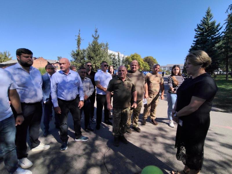 «Наше завдання — допомагати військовим»: народна депутатка Ніна Южаніна у Кременчуці передала захисникам мікроавтобус