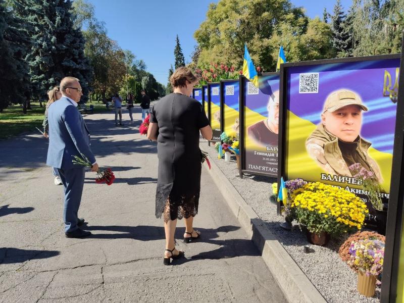 «Наше завдання — допомагати військовим»: народна депутатка Ніна Южаніна у Кременчуці передала захисникам мікроавтобус