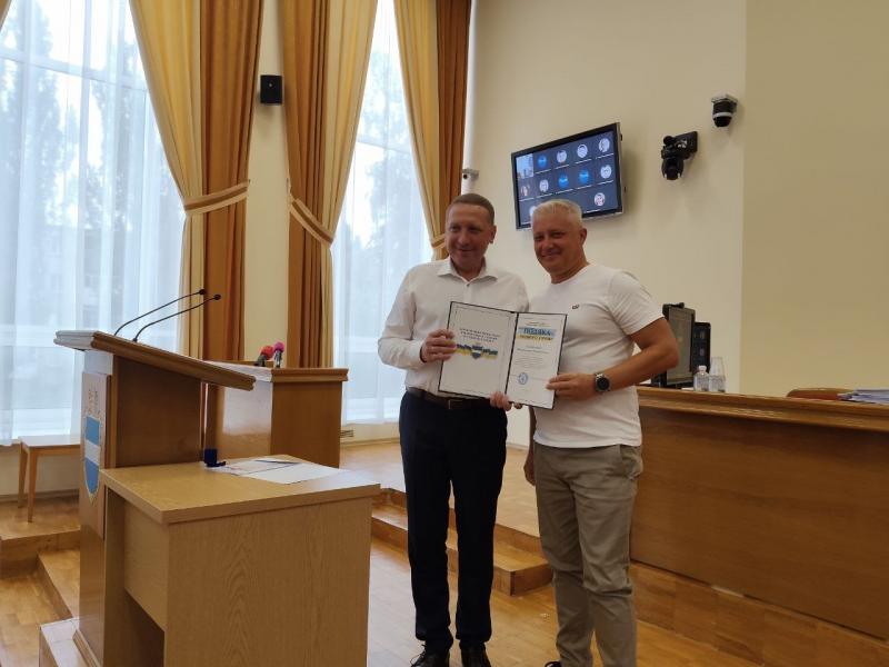 Малецький на сесії нагородив своїх підлеглих, засновника кременчуцького дзюдо та молодого спортсмена