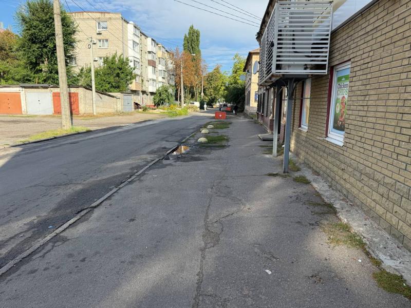 Тротуар для своїх? Чому мерія ремонтує Маслова, а Небесну Сотню залишає чекати