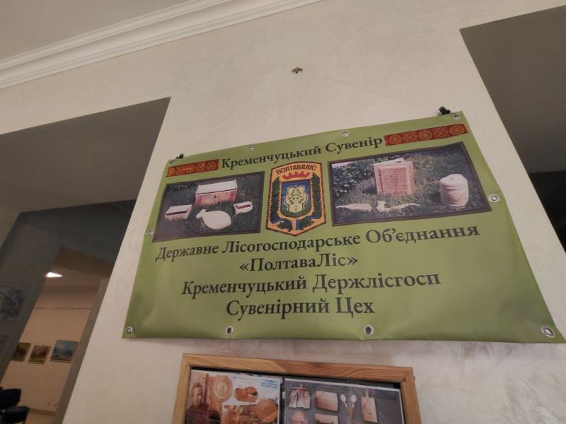 Гігантські ковші-коні для студії Довженка, дерев’яні кружки та скриньки: у Кременчуцькому краєзнавчому музеї показали спадщину легендарного сувенірного цеху