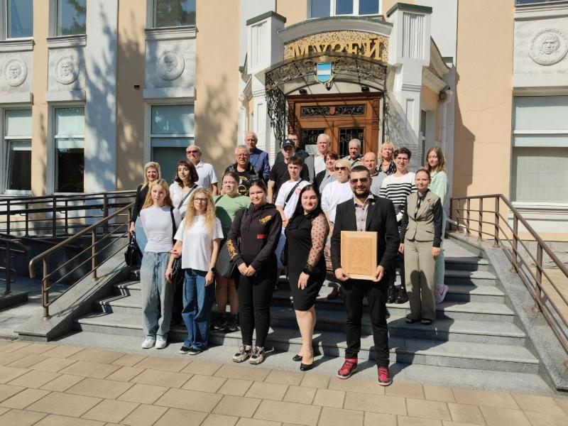 Гігантські ковші-коні для студії Довженка, дерев’яні кружки та скриньки: у Кременчуцькому краєзнавчому музеї показали спадщину легендарного сувенірного цеху