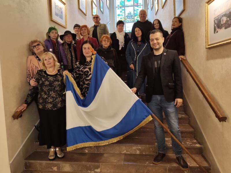 Картини, дощ і ювілей прапора Кременчука: як у музеї відкривали виставку про місто
