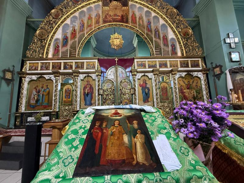 «Наша замучена, але вільна земля»: у Кременчуці на Покрову молилися за Україну