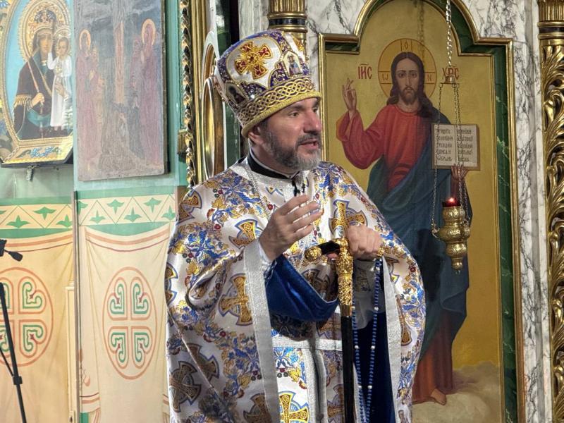 «Наша замучена, але вільна земля»: у Кременчуці на Покрову молилися за Україну