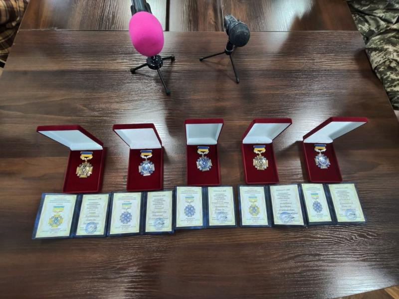 «Ви — наша гордість»: у Кременчуцькій РВА нагородили військових з нагоди Дня захисників і захисниць України